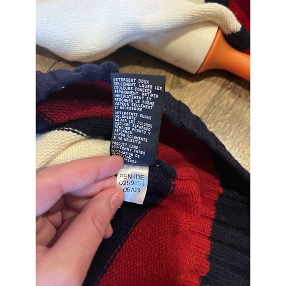 Vintage Tommy Hilfiger Cream and Red V-Neck Sweater- XL - Picture 3 of 10